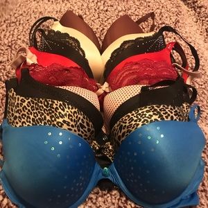 Victoria Secret bra’s size 34D
